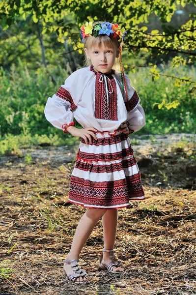 ウクライナの伝統的な衣装の女の子 — ストック写真
