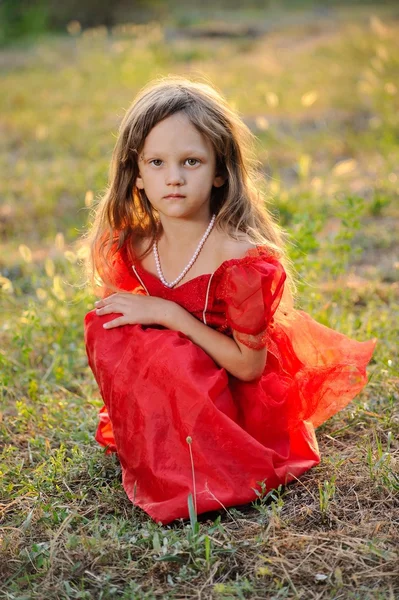 Meisje in rood — Stockfoto