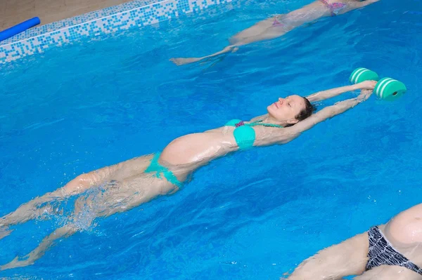 Hamile kadınlar için Yoga su