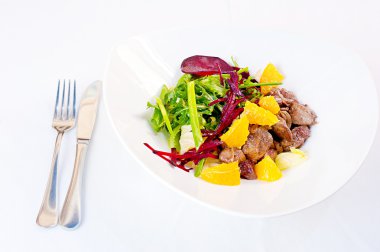 Tavuk karaciğer ve pancar kök salata