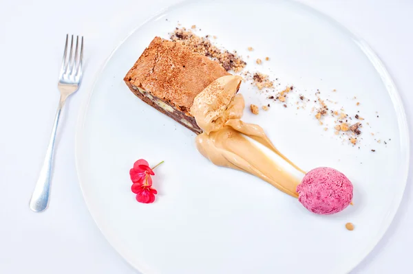 Brownies de nuez bajo helado con espino cerval de mar y té de naranja —  Fotos de Stock