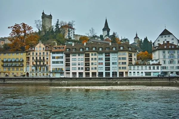 Régi város és a Reuss-folyó a város Luzerne — Stock Fotó