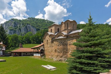 St John theologian ve Erma Nehri Gorge Roks ve Poganovo Manastırı