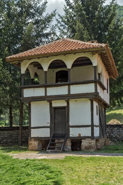 Eski St John Poganovo manastırda teolog kule. — Stok fotoğraf