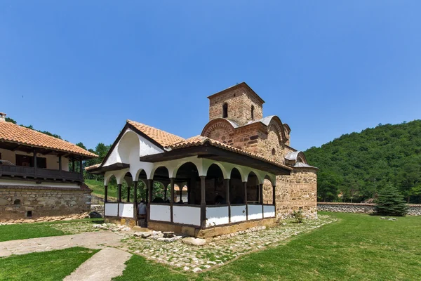 Fantastiska buildingof kyrkan i Poganovo kloster Johannes Teologen — Stockfoto