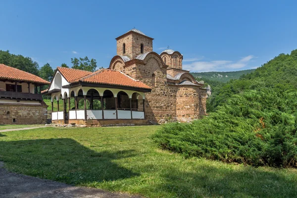 Panoramautsikt över kyrkan i Poganovo kloster Johannes Teologen — Stockfoto