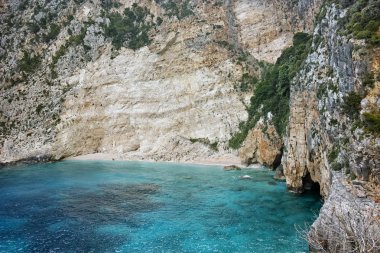 Mavi su ve kayalar Zakynthos Island Beach