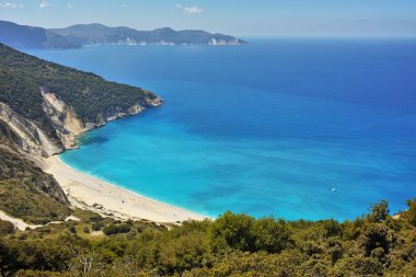 Plaj, Kefalonia, İyonya Adaları güzel Myrtos defne yol görünümünü