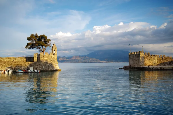 Vista panorâmica do porto da cidade de Nafpaktos — Fotografia de Stock