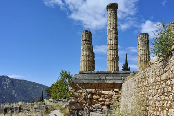 Le temple d'Apollon dans le site archéologique grec antique de Delphes — Photo