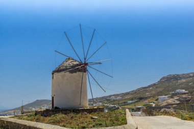 Beyaz yel değirmeni içinde şehir, Ano Mera, Adası Mykonos, Yunanistan