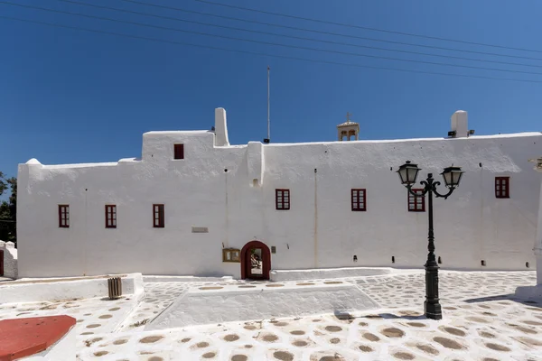 Vista frontale del monastero Panagìa Tourliani inCittà di Ano Mera, isola di Mykonos, Grecia — Foto Stock