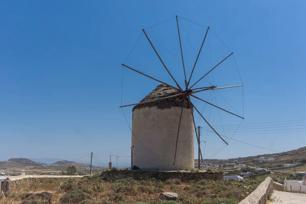 Antico mulino a vento nella città di Ano Mera, isola di Mykonos, Grecia — Foto Stock