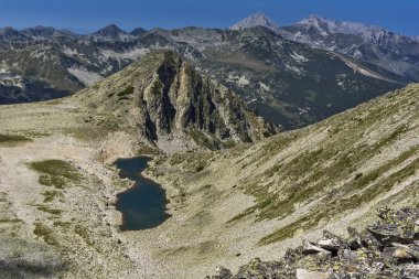 İnanılmaz Polezhan tepe üst Gazey Gölü, Pirin dağ için panorama