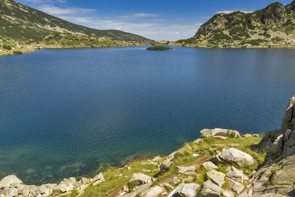 Eaux propres du lac Popovo, montagne Pirin — Photo