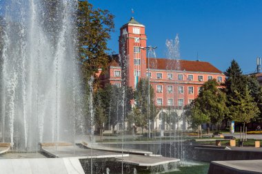 Belediye Binası ve şehrin merkezi Plevne bir çeşme