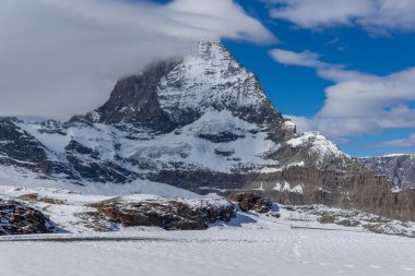 Matterhorn Peak manzara şaşırtıcı parçaları varken, Alpler kaplı
