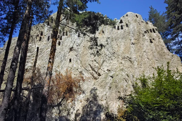Thracian святилище орел скелі біля міста Ardino в Rhodopes гори, кредитні регіону — стокове фото