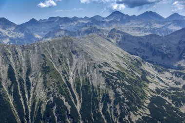 Panoramik görünüm üzerinden Pirin Dağı zirveye Vihren