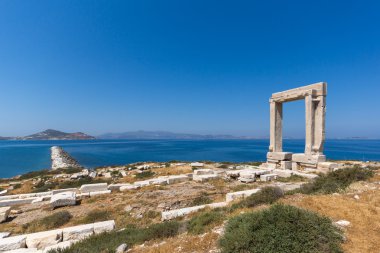 Ege Denizi ve Portara, Apollo Tapınağı giriş, Naxos Adası, Cyclades şaşırtıcı görünümü