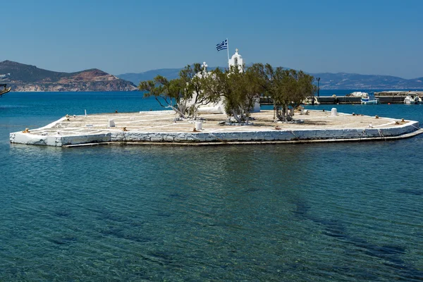 Small island with Orthodox Church in Chora town, Naxos Island, Cyclades — Stock Photo, Image