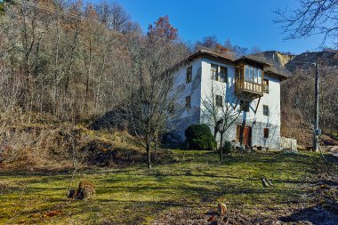 Eski ev ve Rozhen Köyü, Yukarı Cuma bölge kum piramitleri