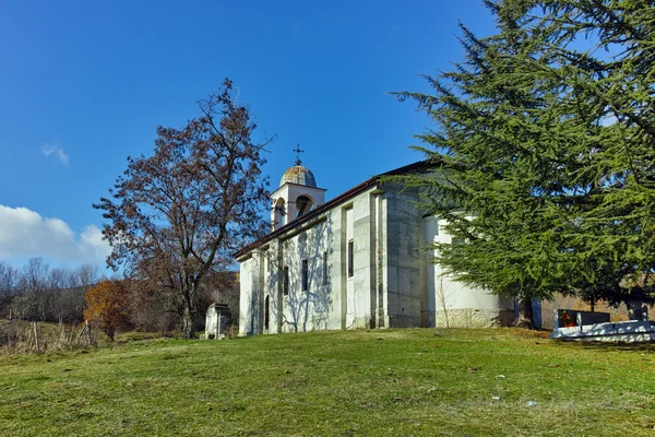 The grave of Yane Sandanski and old church near Rozhen Monastery, Blagoevgrad region — Stock Photo, Image