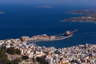 Bağlantı noktası Ermopoli şehir, Syros, Yunanistan için inanılmaz Pamorama