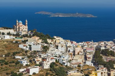 İnanılmaz Pamorama Anastaseos Kilisesi ve Ermopoli şehir, Syros, Yunanistan