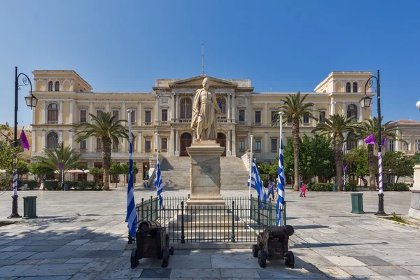 Stadhuis van de stad van Ermopoli, Syros, Griekenland — Stockfoto