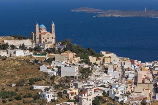 Fantastiska Panorama till ortodoxa Anastaseos kyrkan, Ermopoli, Syros, Grekland — Stockfoto