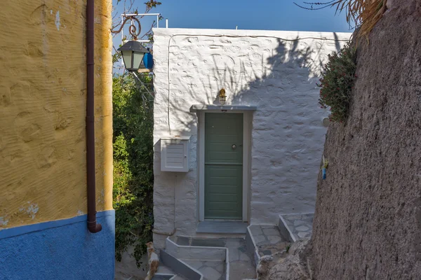 Pequeñas calles en el casco antiguo de Ermopoli, Syros, Grecia — Foto de Stock