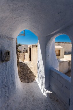 Sokak içinde kale, Pyrgos Kallistis, Santorini Island, Yunanistan