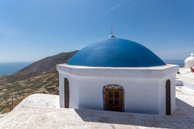 Santorini Island, Yunanistan için kilise ve panoramik görünümünün mavi çatı