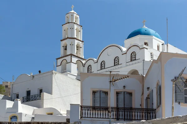 Bílý kostel v Pyrgos Kallistis, Santorini island, Řecko — Stock fotografie