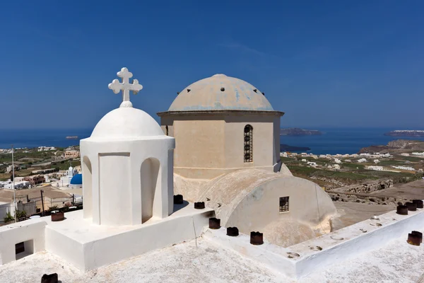 Kyrkan i Pyrgos Kallistis och Panoramic att Santorini island, Thira, Cykladerna — Stockfoto