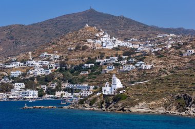 Beyaz evleri ve kiliseleri Ios Island, Yunanistan