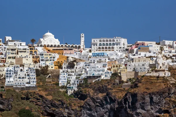 Vue imprenable sur la ville de Fira dans l'île de Sanorini, Thira, Grèce — Photo