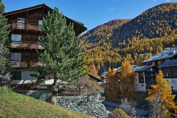 Dřevěný dům v Zermattu, Kanton Valais — Stock fotografie