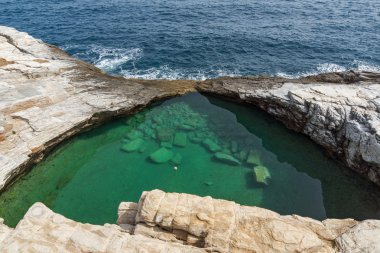Şaşırtıcı görünümünü Giola doğal havuzu Thassos Island, Yunanistan 