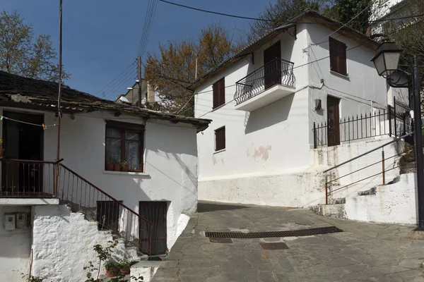 Stone street, és a régi ház Panagia faluban, Thassos-sziget, Görögország — Stock Fotó