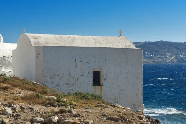 Piccola chiesa ortodossa bianca a Mykonos, Grecia — Foto Stock