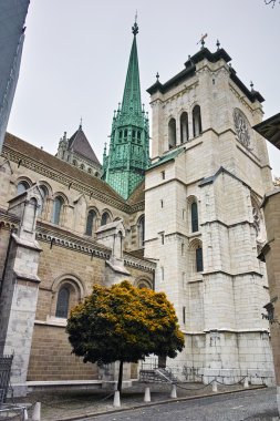 St. Pierre Katedrali'nin Cenevre'de Önden Görünüm