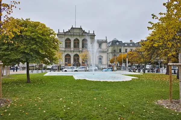 Gammal byggnad i gamla stan i staden Genève — Stockfoto