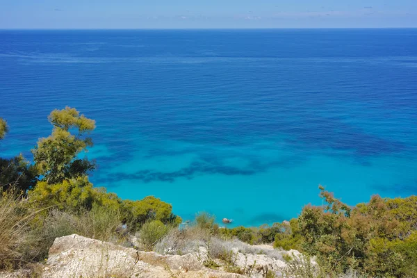 Pemandangan menakjubkan dari Pantai Kokkinos Vrachos, Lefkada, Yunani — Stok Foto
