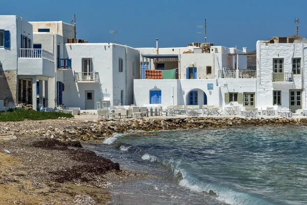 Oude witte huis en Bay in Naoussa stad, Paros island, Griekenland — Stockfoto