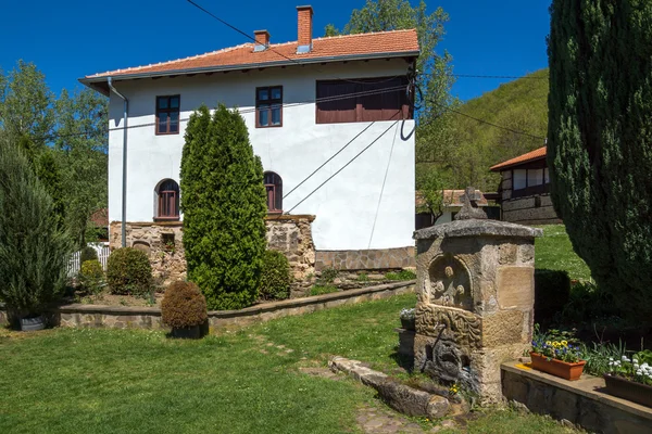 Antiguo edificio y patio en el monasterio medieval de Temski St. George, República de Serbia —  Fotos de Stock