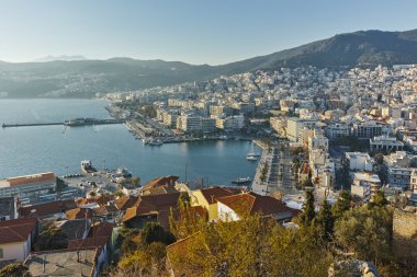 Kavala, Yunanistan'ın şehrin bağlantı noktasına günbatımı Panorama
