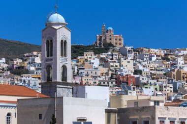 Gruuthuse Müzesi Ermopoli şehir, Syros, Yunanistan'ın Kilisesi ile Panorama 