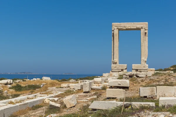 Zblízka pohled Portara, Apollo Temple vchod, ostrov Naxos, Řecko — Stock fotografie